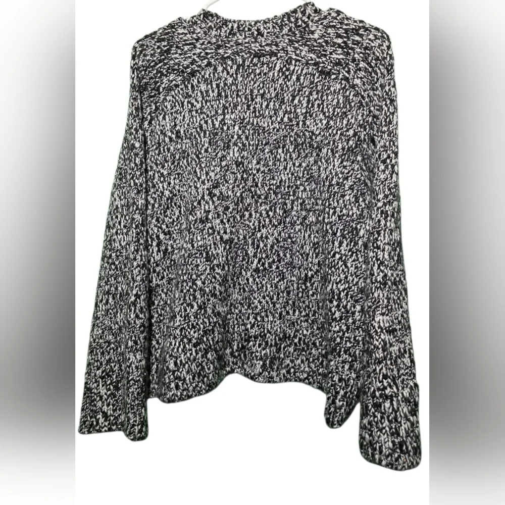 Abercrombie & Fitch Monochrome Knit Sweater EUC Medium PTP 23